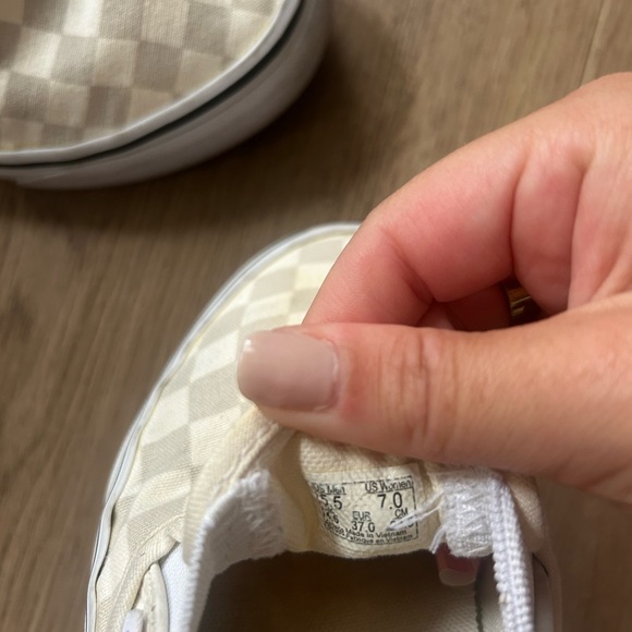 Vans Cream Checkered Slip-On Shoes - Picture 3 of 4